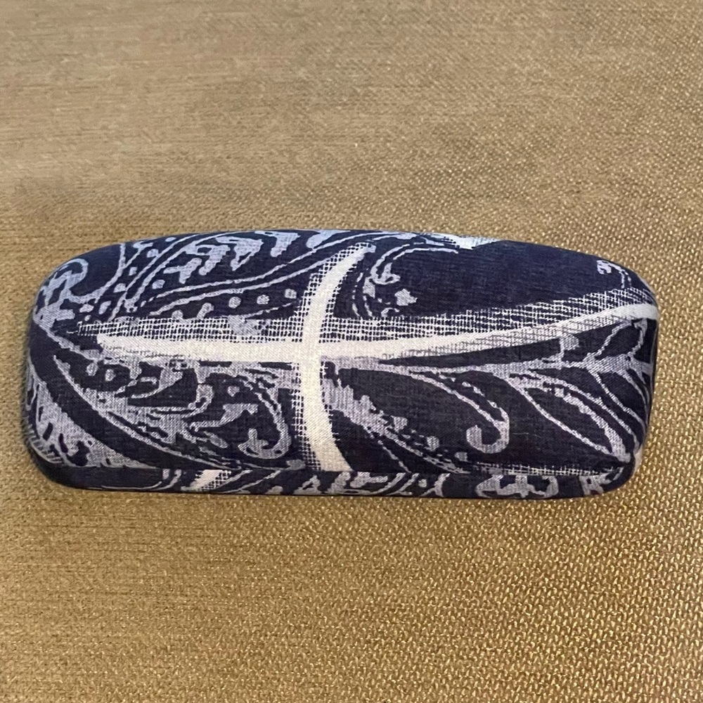 -👚Vera Bradley Indio Retired Pattern Clamshell Eyeglasses Case